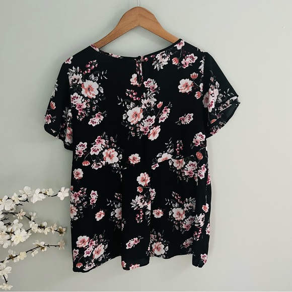Torrid Black Floral Ruffle Sleeve Top Size 1X - Picture 6 of 6